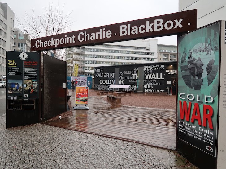 Checkpoint-Charlie-Black-Box-Berlim-©-Viaje-Comigo