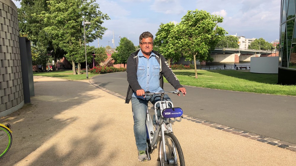 5568C83A-5EA1-4F03-8900-3AB10CE2D32E